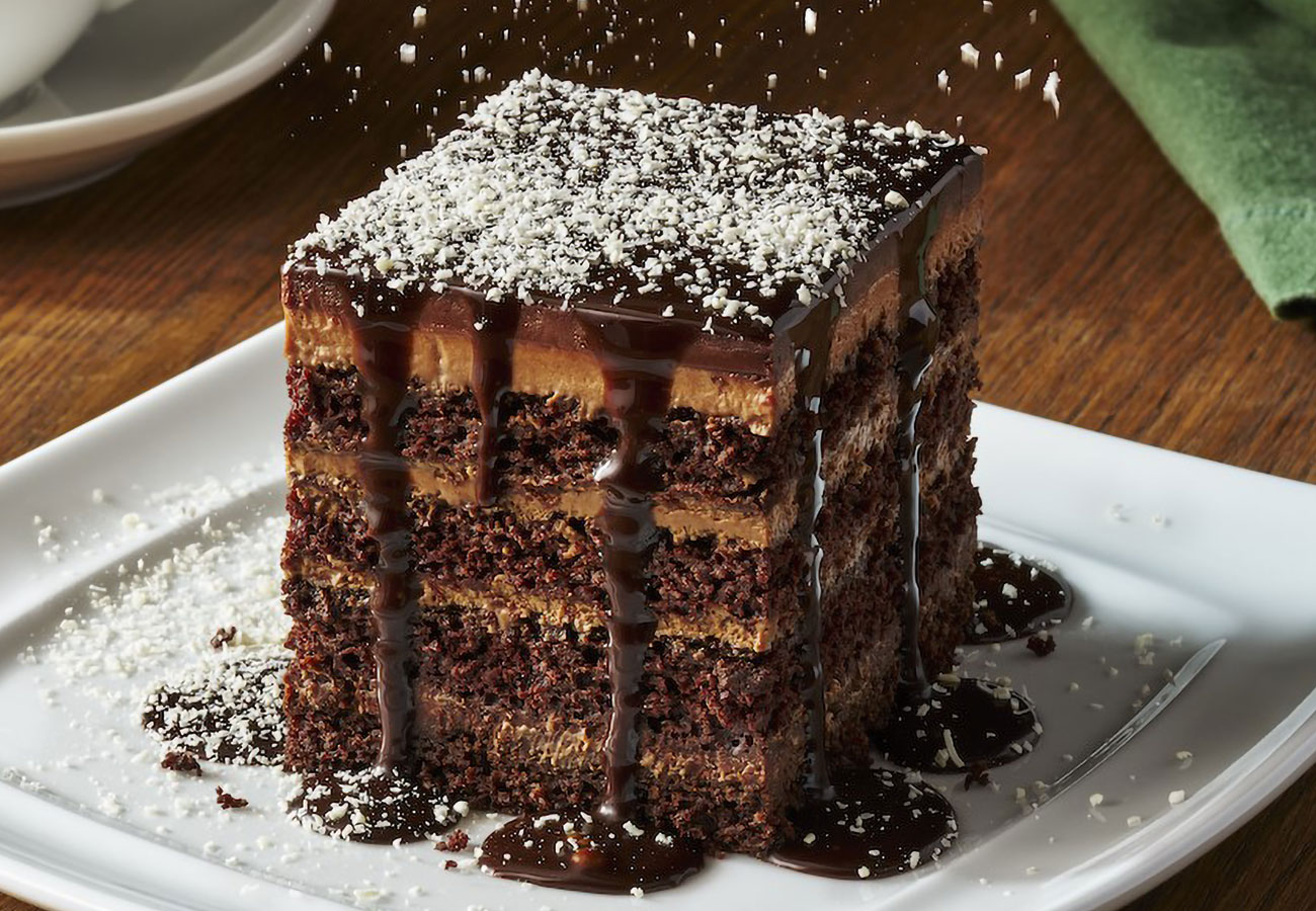 Chocolate-Lasagna_White-Chocolate-Action_102623